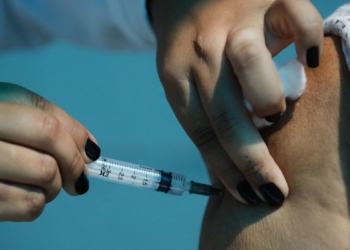 Covid-19: governo negocia compra de mais 30 milhões de doses de vacina