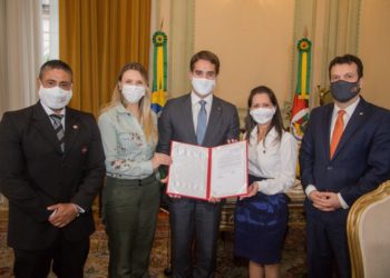 Governador sanciona lei que reconhece atividades físicas e de ensino como essenciais