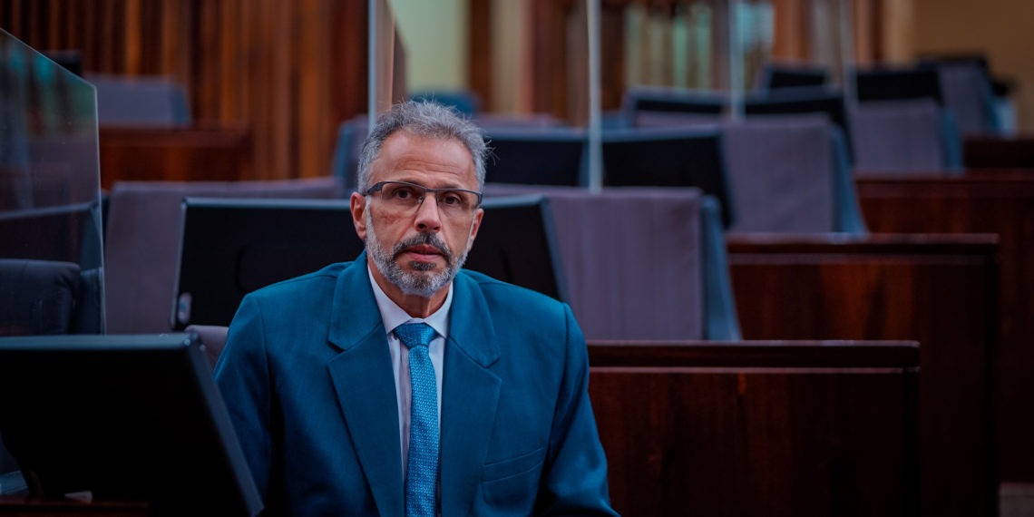 Faisal Karam toma posse na Assembleia Legislativa e trabalho focado na educação deve direcionar mandato como deputado