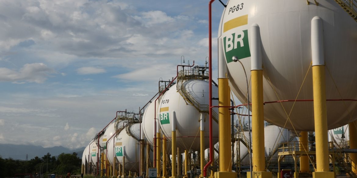 Gasolina a R$ 6,00 o litro? Petrobras aumenta de novo os preços