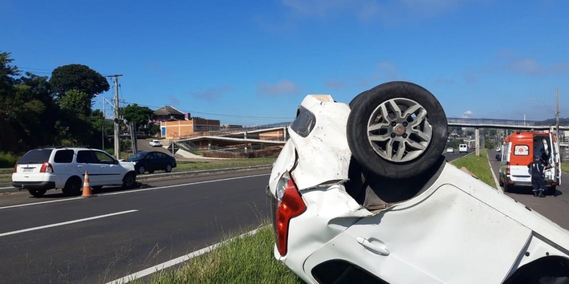Colisão envolve dois veículos na RS-239, em Sapiranga