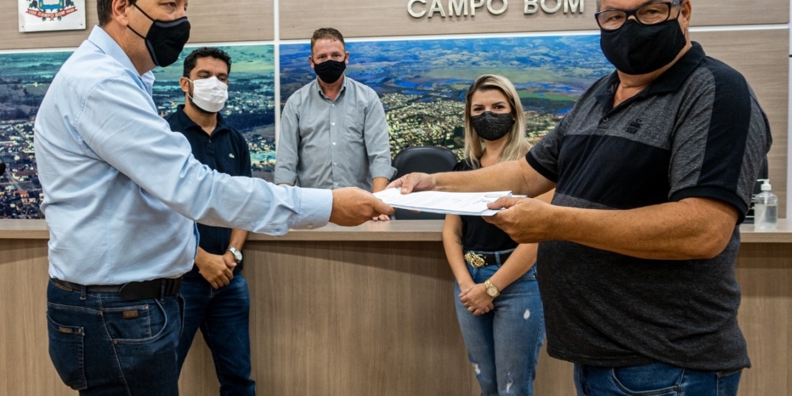 Executivo de Campo Bom entrega à Câmara projeto que trata da possibilidade de compra de vacinas