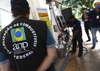 ANP autua postos de gasolina durante primeiro dia de força-tarefa