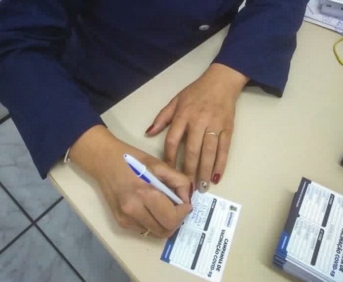 Prefeitura de Sapiranga desenvolve carteirinha de vacinação Covid-19 para controle das doses aplicadas