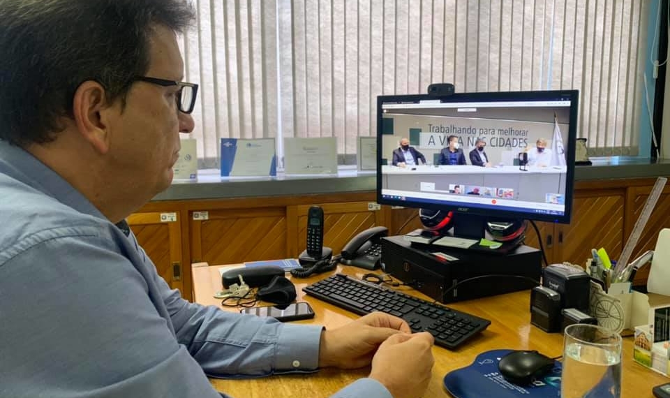 Assinado termo de operação entre consórcios para compra de vacinas contra a Covid-19