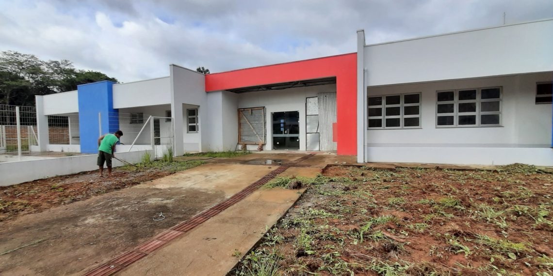 Prefeitura de Sapiranga dá ordem de início para retomada das obras em escola no Centenário