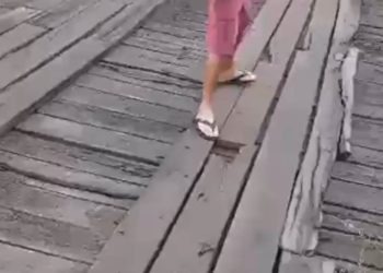 Moradora de Nova Hartz cobra da Prefeitura conserto de pontilhão no acesso à Vicente Melo