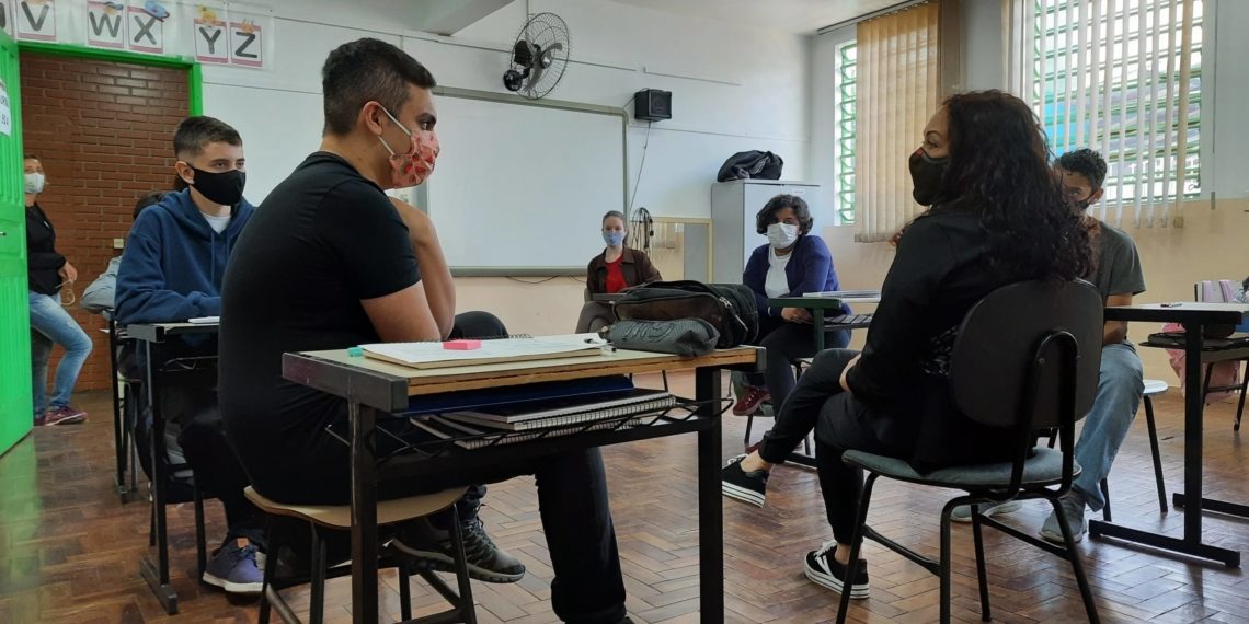 Câmara aprova urgência para projeto que permite reabertura de escolas na pandemia