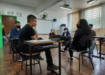 Câmara aprova urgência para projeto que permite reabertura de escolas na pandemia