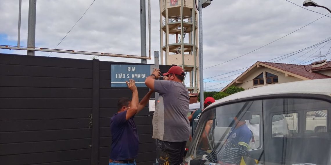 Prefeitura de Campo Bom faz reposição de placas de identificação de ruas