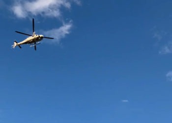 Helicóptero sobrevoa Nova Hartz na operação visibilidade da Brigada Militar