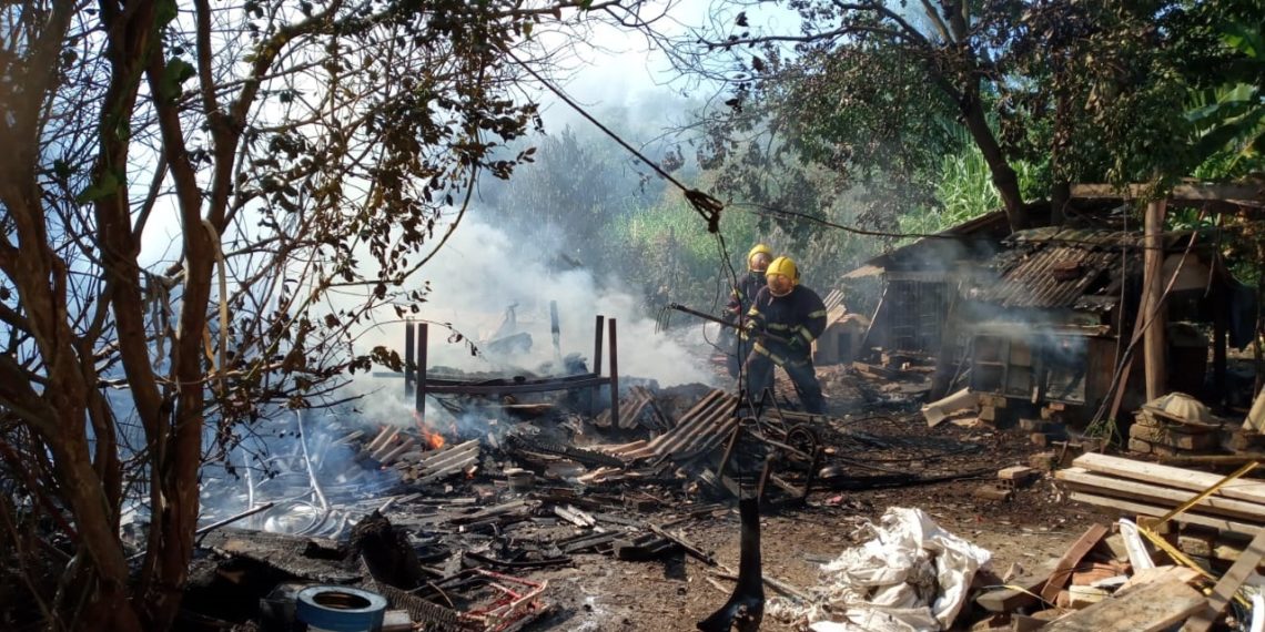 Família pede ajuda para reconstruir casa destruída pelo fogo em Sapiranga