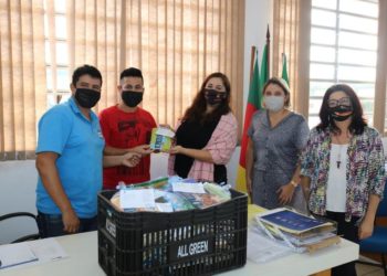 Biblioteca Municipal e Secretaria de Assistência Social incentivam a leitura com doação de livros