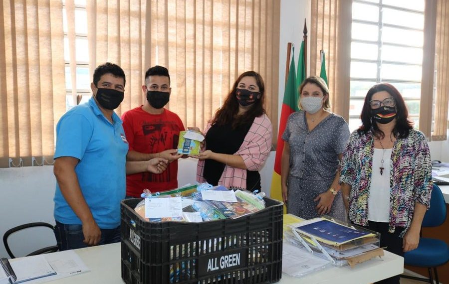 Biblioteca Municipal e Secretaria de Assistência Social incentivam a leitura com doação de livros