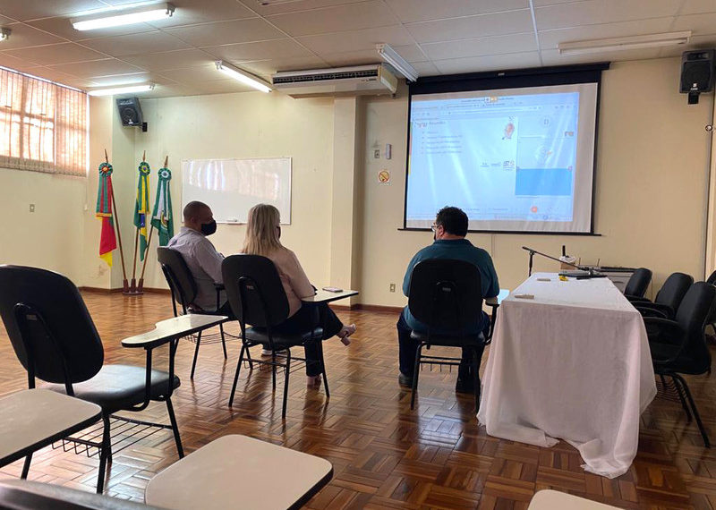 Prefeita de Sapiranga participa de reunião de apresentação dos projetos do Inova RS