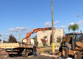 Poste é retirado e tráfego é totalmente liberado na Avenida Brasil em Campo Bom