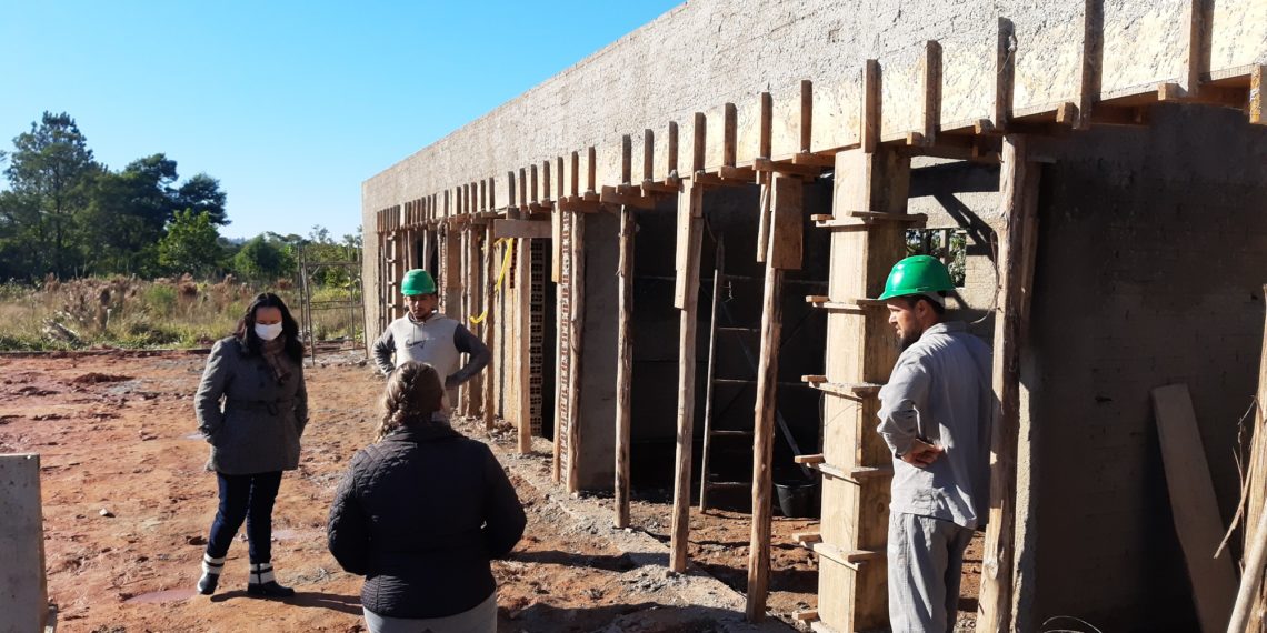 Avançam as obras da quadra de esportes da EMEF Floresta