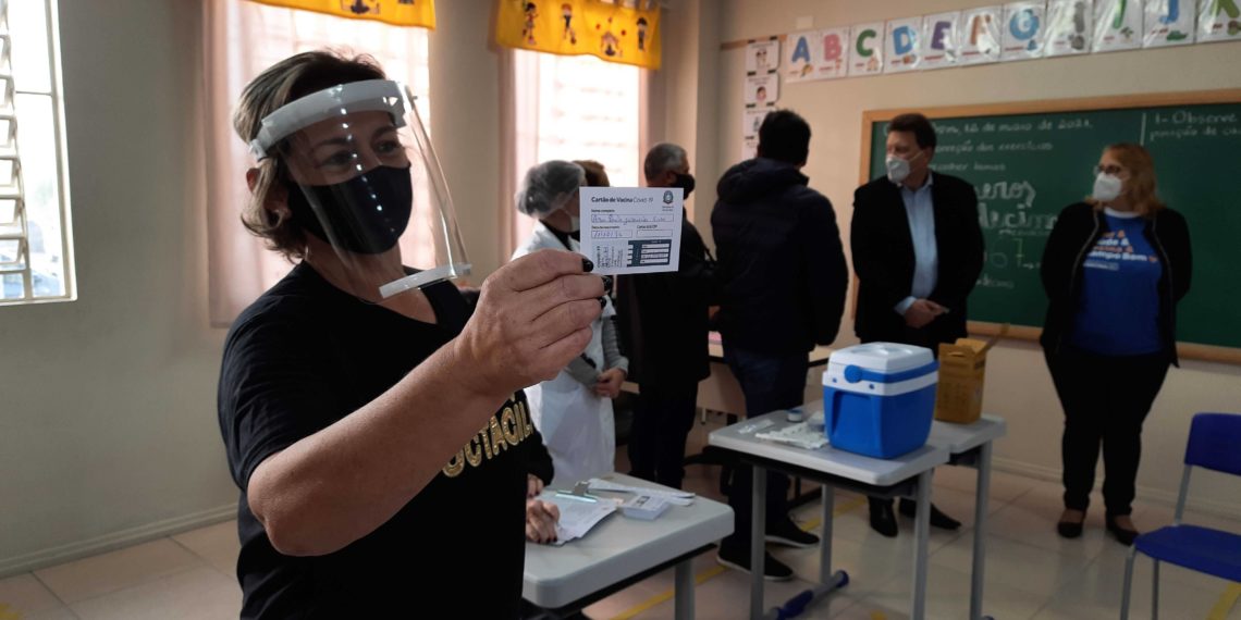 Sapiranga vacinará professores a partir de segunda. Campo Bom e Parobé aplicam as primeiras doses