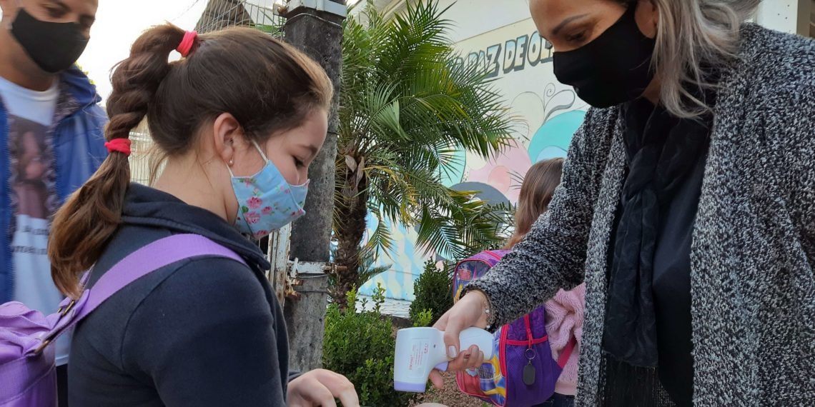 Ensino híbrido marca o retorno junto às escolas
