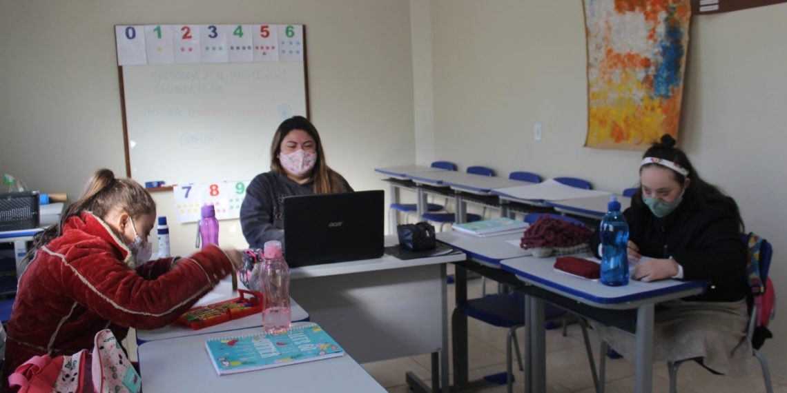 Retorno às aulas com carinho e tomando todos os cuidados na Apae de Sapiranga