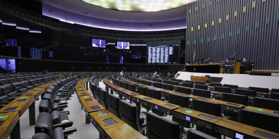 Deputados aprovam aumento da pena mínima para feminicídio