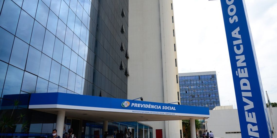 INSS já está depositando décimo terceiro aos beneficiários