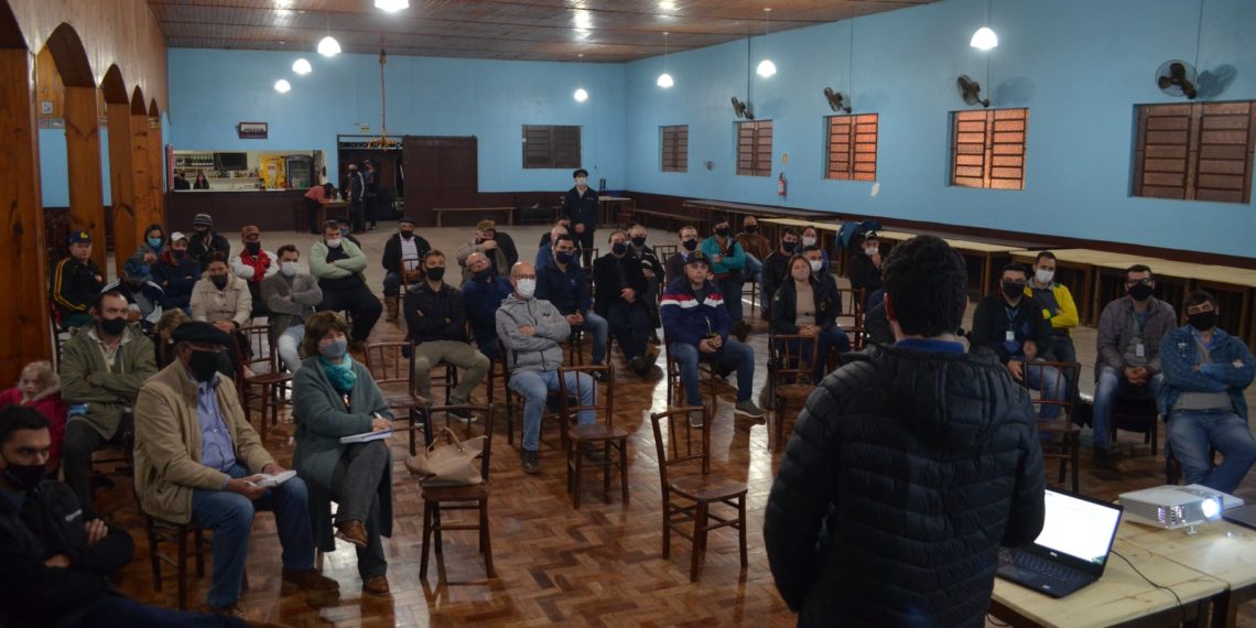 Palestra técnica promovida pelo Departamento de Agricultura e Emater/RS envolveu 45 agricultores em Nova Hartz