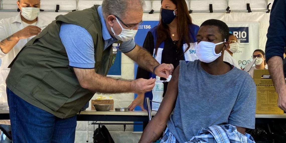 Brasil aplica mais de 2,56 milhões de doses de vacina em 24 horas