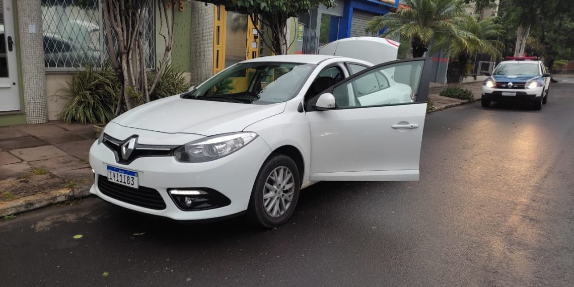 Guarda de Trânsito identifica carro roubado