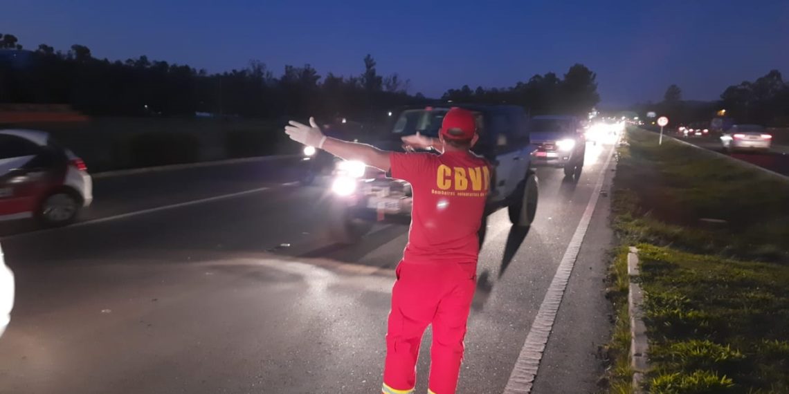 Acidente envolvendo caminhão e moto deixa trânsito congestionado na RS-239