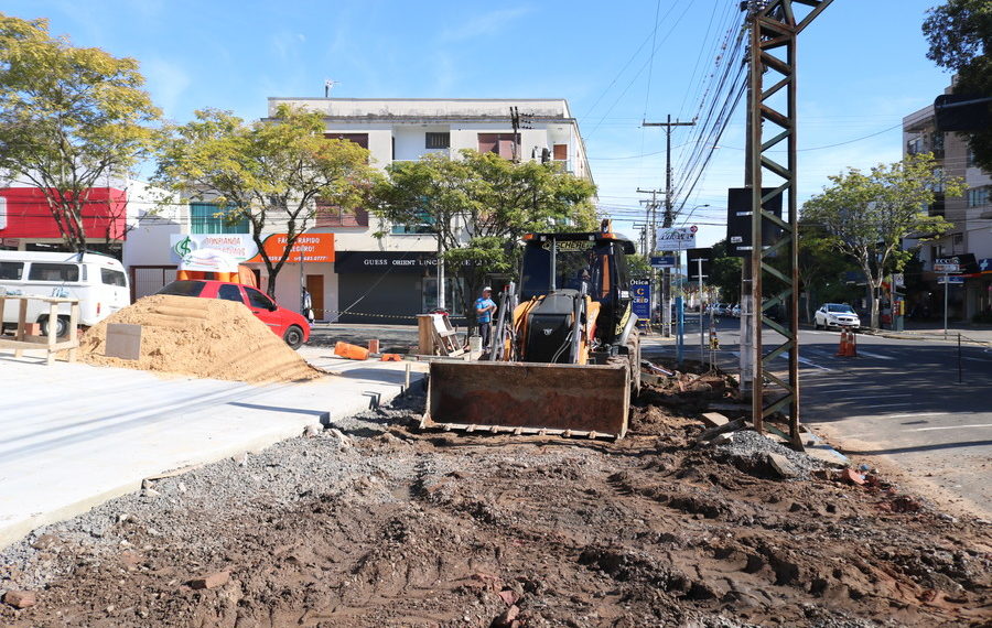 Começaram as obras dos canteiros nas esquinas da Rua Tiradentes e Avenida João Corrêa em Sapiranga