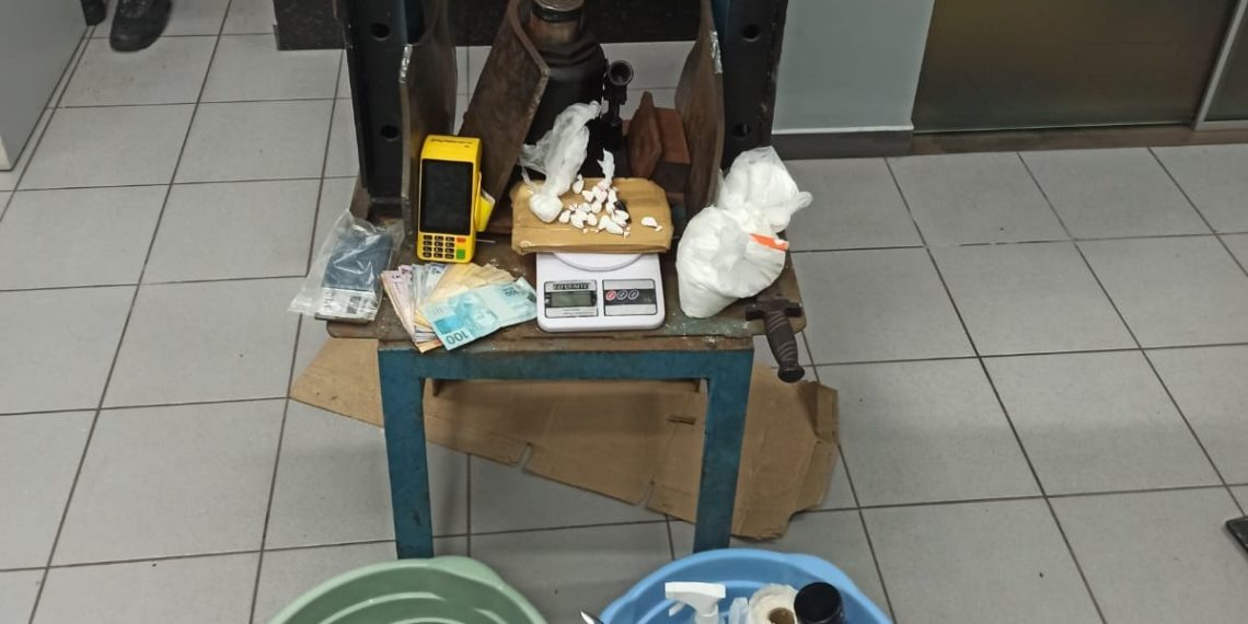 Brigada Militar apreende 1kg de cocaína e prende dois acusados por tráfico em Nova Hartz