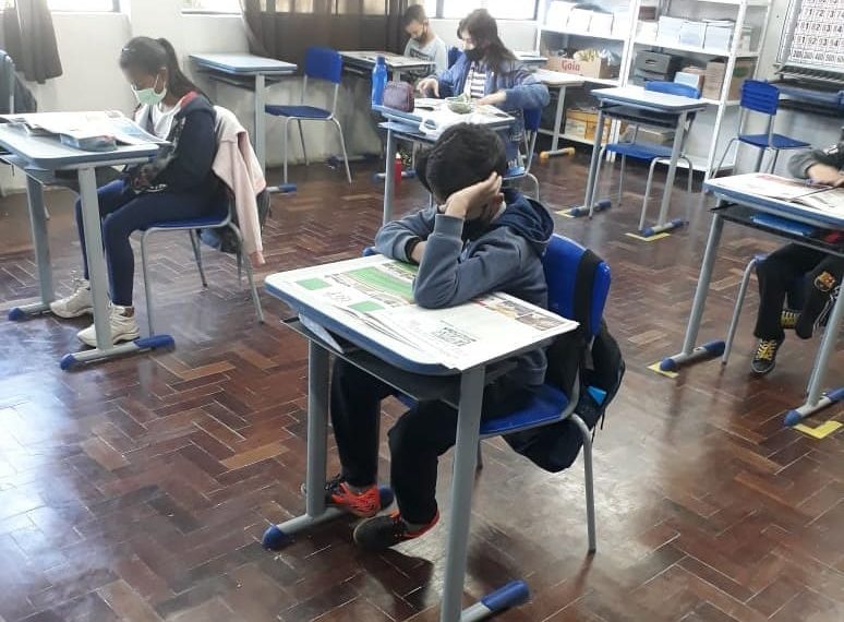 Repercussão serve de base e professora mostra aos estudantes diferentes linguagens