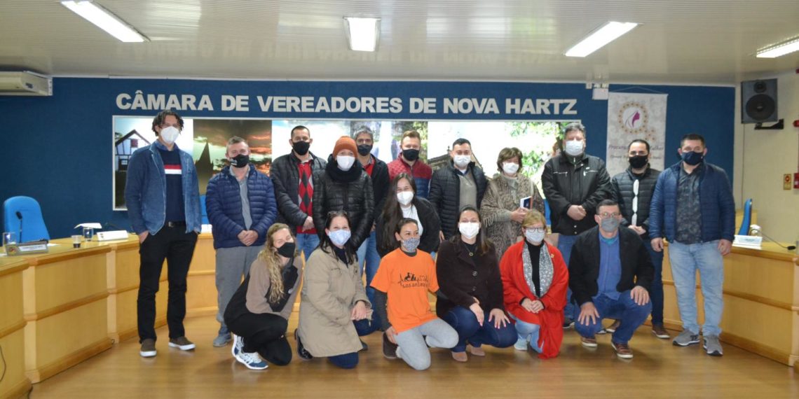 ONG S.O.S. Animais apresenta trabalho para vereadores de Nova Hartz