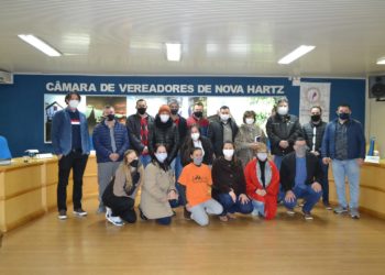 ONG S.O.S. Animais apresenta trabalho para vereadores de Nova Hartz