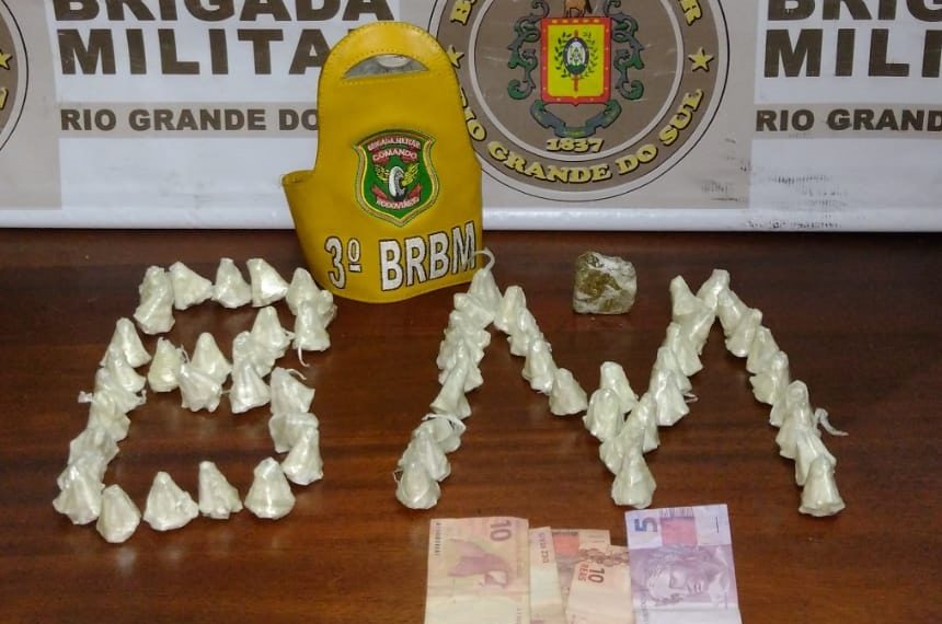 Polícia Rodoviária prende foragido com cocaína na RS-239 em Araricá
