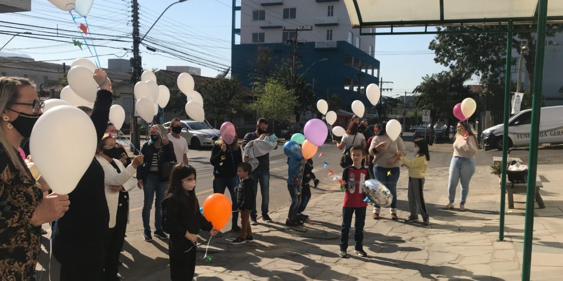 Paciente deixa hospital depois de um mês internado na UTI em Sapiranga