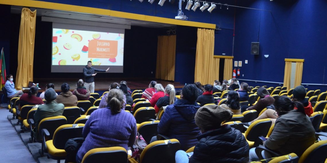 Departamento de Nutrição promove qualificação para cozinheiras da rede municipal de ensino em Nova Hartz
