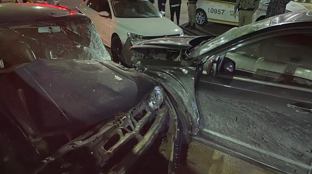 Motorista perde o controle e carro atinge jovens em área de convivência de posto em Sapiranga