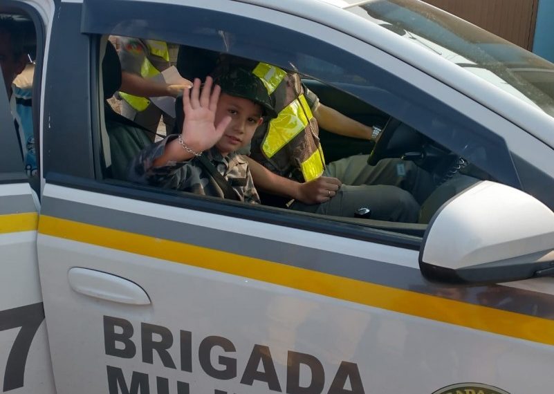 Brigada Militar de Sapiranga realiza sonho do menino Ruan