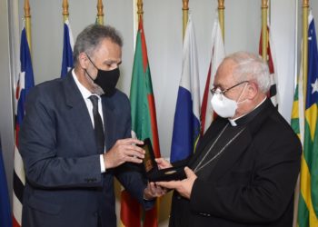 Bispo que atuou nos Vales dos Sinos e Paranhana é homenageado com a Medalha da 55ª Legislatura
