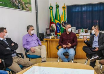 Deputado mobiliza prefeitos para barrar votação na terça-feira contra a privatização da Corsan