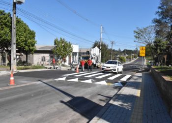 Prefeitura de Nova Hartz instala quebra-molas e rampas elevadas na Dois de Dezembro