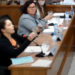 Coluna de política: Vereadora Mari mostra lasca de asfalto