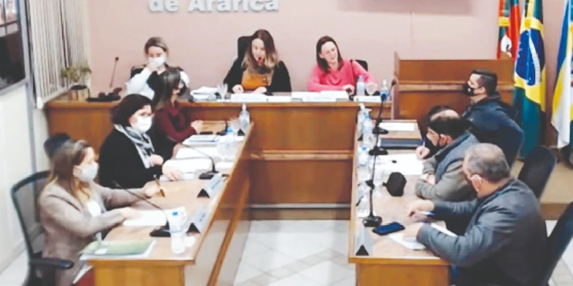 Farmácia aberta no posto Ana Néri e obras da água entre os focos em Araricá