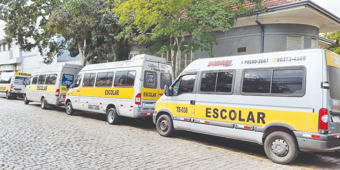Transporte escolar de Sapiranga se organiza para pedir a conscientização dos pais