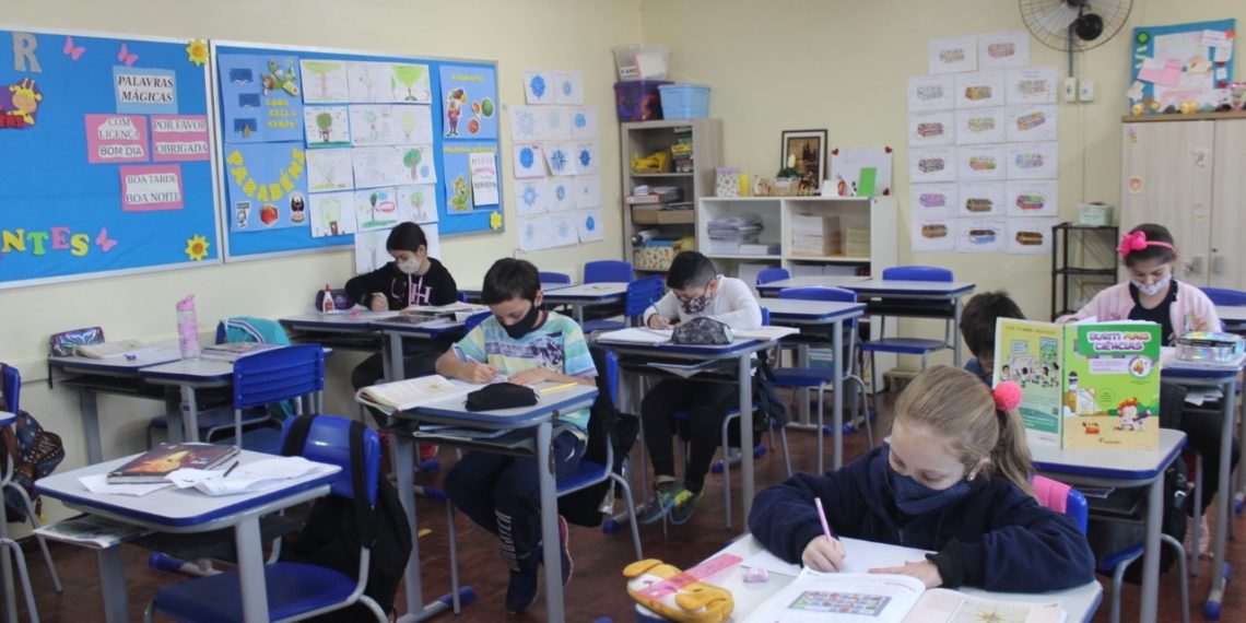 Secretarias decidem pelo retorno 100% presencial; dedicação agora é no conteúdo essencial aos alunos