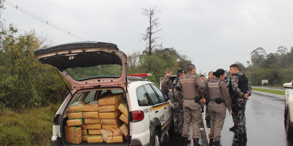 Brigada Militar prende dupla que transportava 400kg de droga