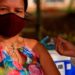 40% da população brasileira está completamente vacinada contra a Covid-19