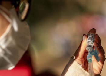 A primeira dose da vacina contra a Covid-19 já foi aplicada em mais de 130 milhões de brasileiros